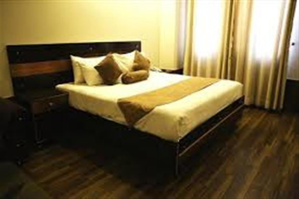 Hotel Marco Polo Лахор Екстер'єр фото